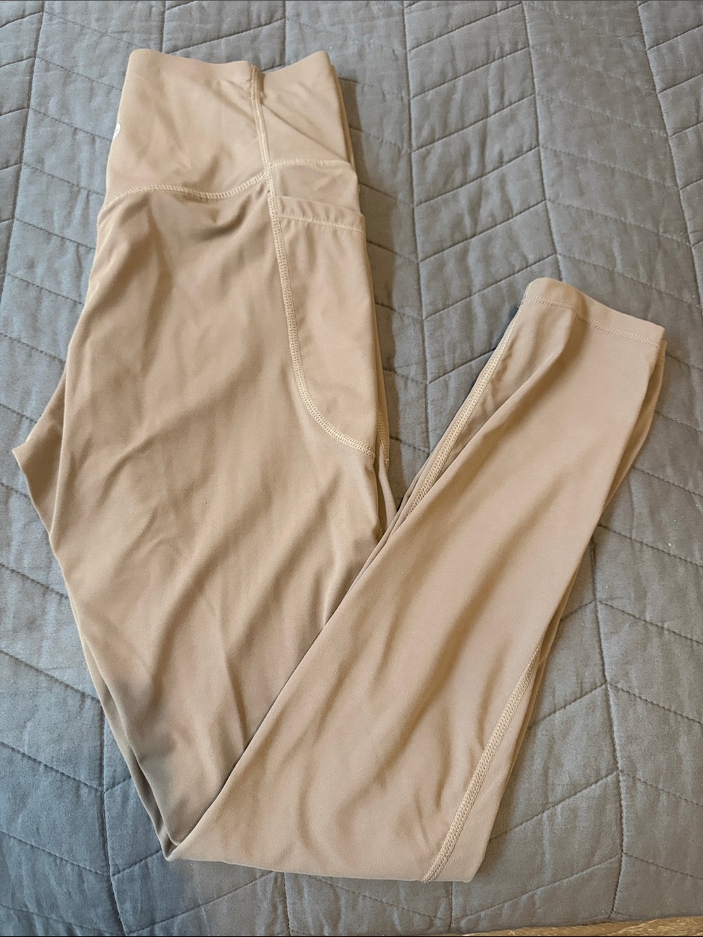 HALARA High-Waist Pocket Leggings in Light Beige